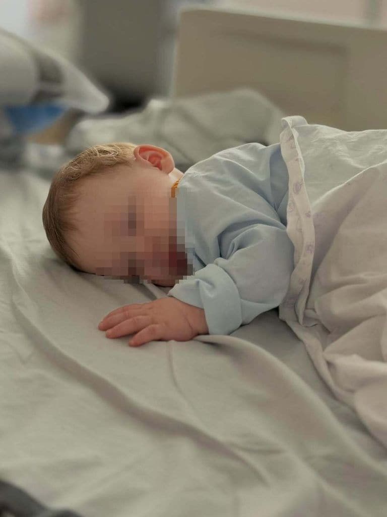 Pese a haber "empezado el año con emociones fuertes", el bebé está "estable, come bien, ríe y juega como siempre"