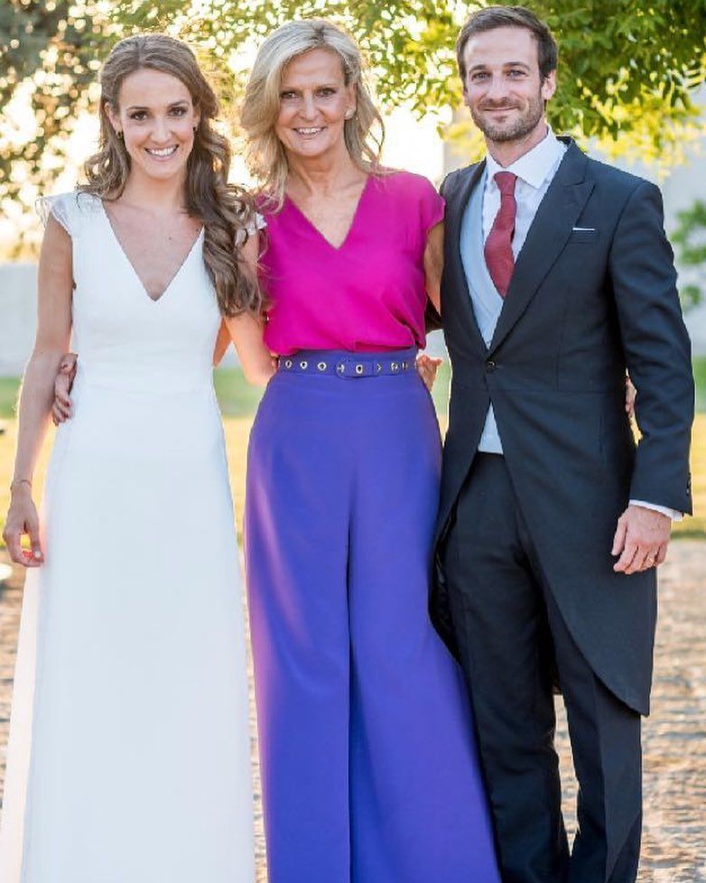 Isabel con su hija, Leire Larracoechea, en el día de su boda