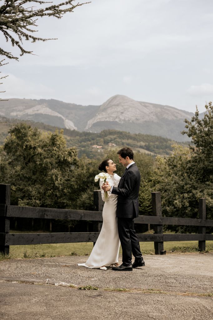 Vestido de novia viral de Inés Martín Alcalde con torera bordada