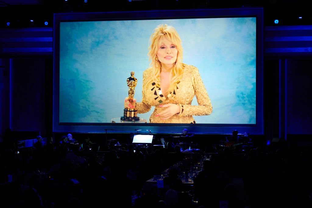 Dolly Parton recibe un Oscar Honorífico en la 16ª edición de los Premios Governors.