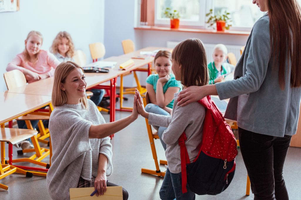 Primer día de colegio de una niña nueva