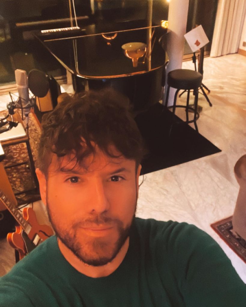 El piano que preside el salón de Pablo López