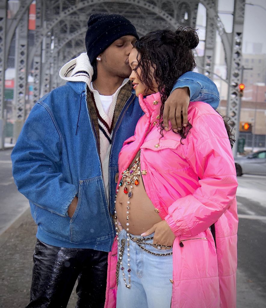 Rihanna y A$AP Rocky anunciaron su primer embarazo con una sesión de fotos en Nueva York 