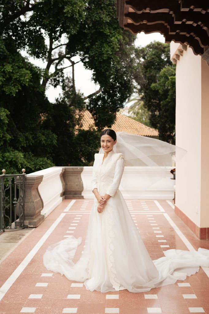 Look de novia de encaje desmontable Inés Martín Alcalde