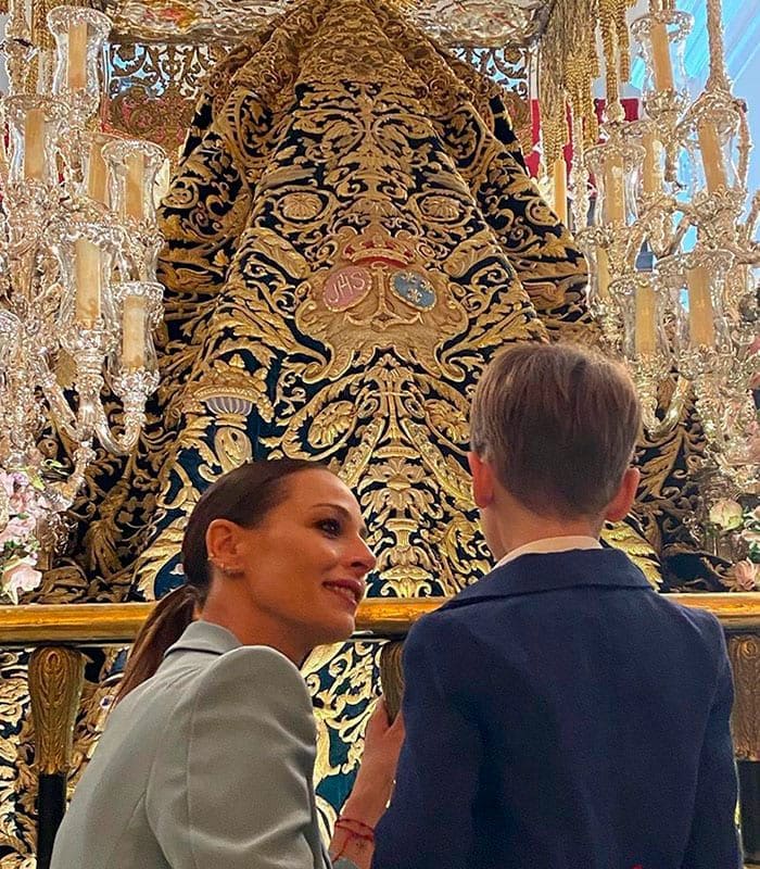 Eva González con su hijo en Semana Santa