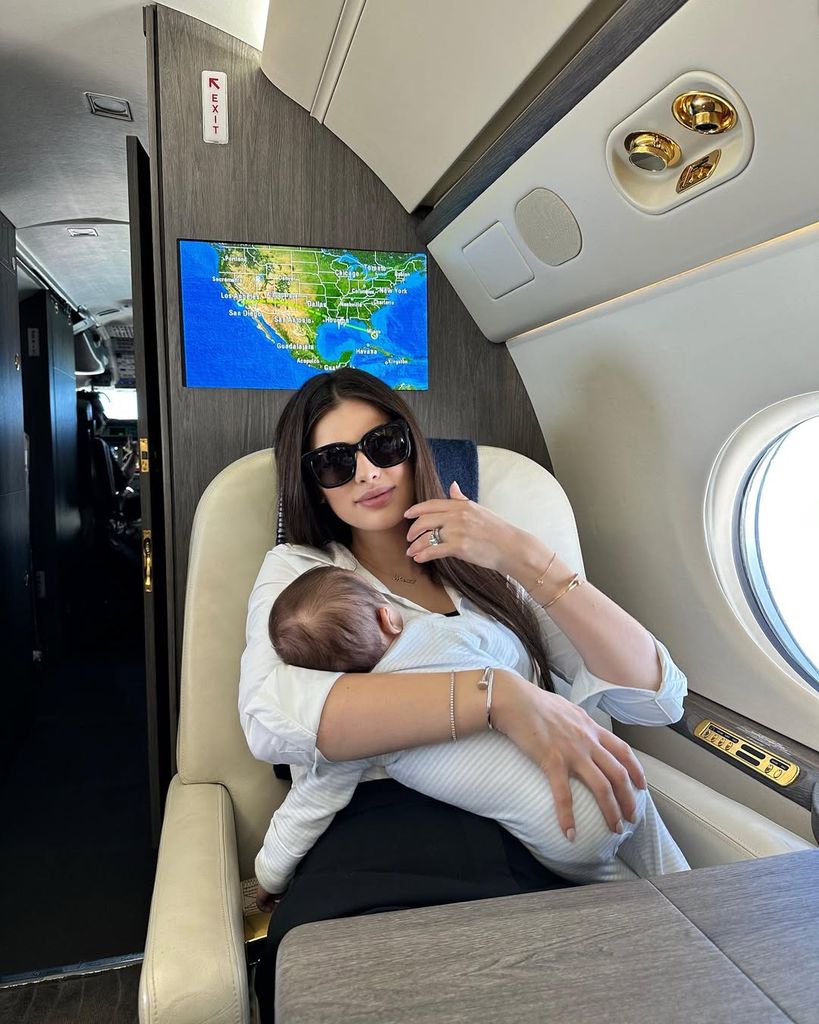 Nadia Ferreira y su hijo, Marquitos, en su primer viaje 