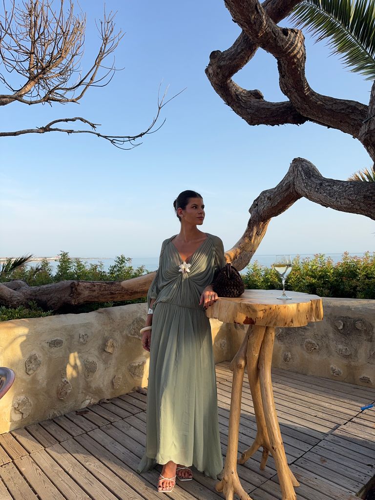 invitada anónima con vestido de Zara