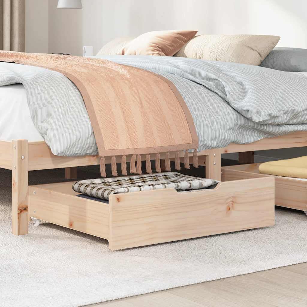 Cajas de madera bajo la cama