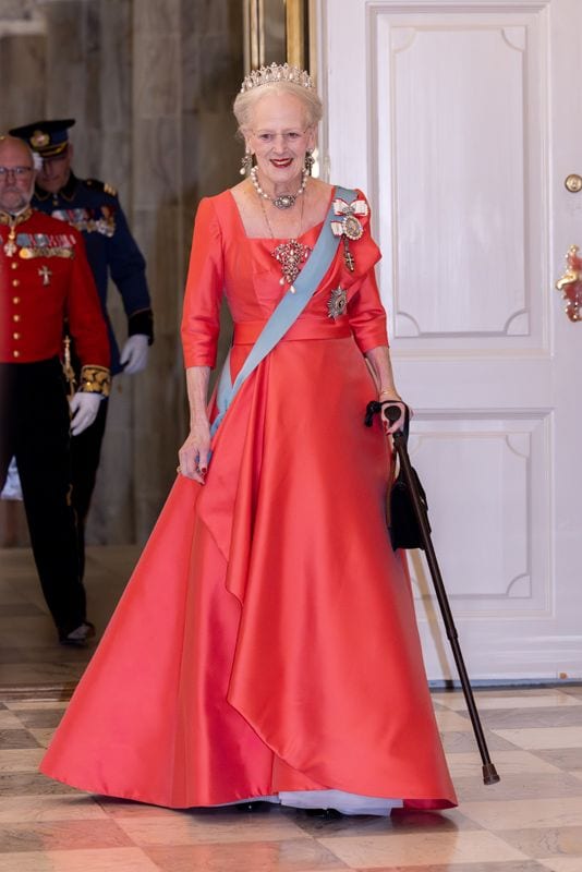 La reina Margarita abdica
