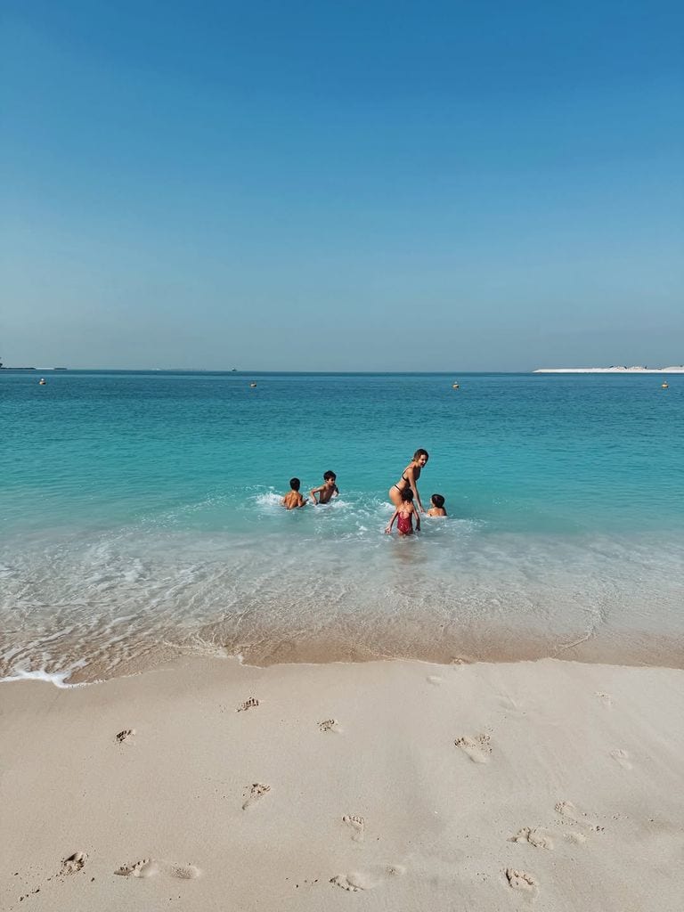 La influencer, la semana pasada con sus hijos en Dubái