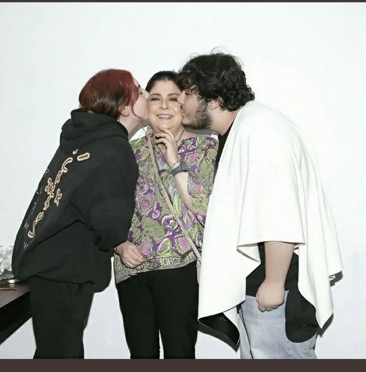 Victoria Ruffo sorprende al posar con sus hijos menores, los mellizos ...