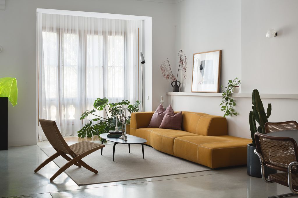 Salón moderno y luminoso