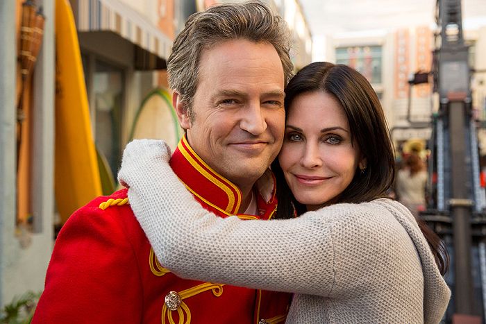 Mathew Perry con su compañera Courteney Cox