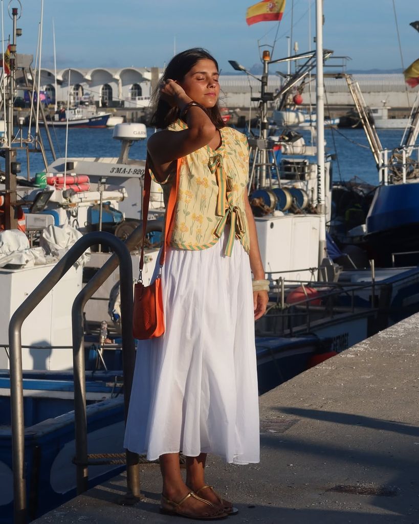 Looks de falda blanca Grace Kelly mayo 2026