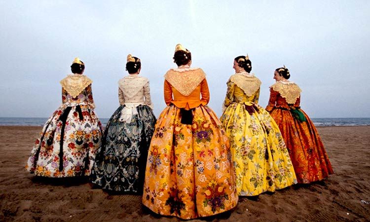 falleras-valencia-trajes