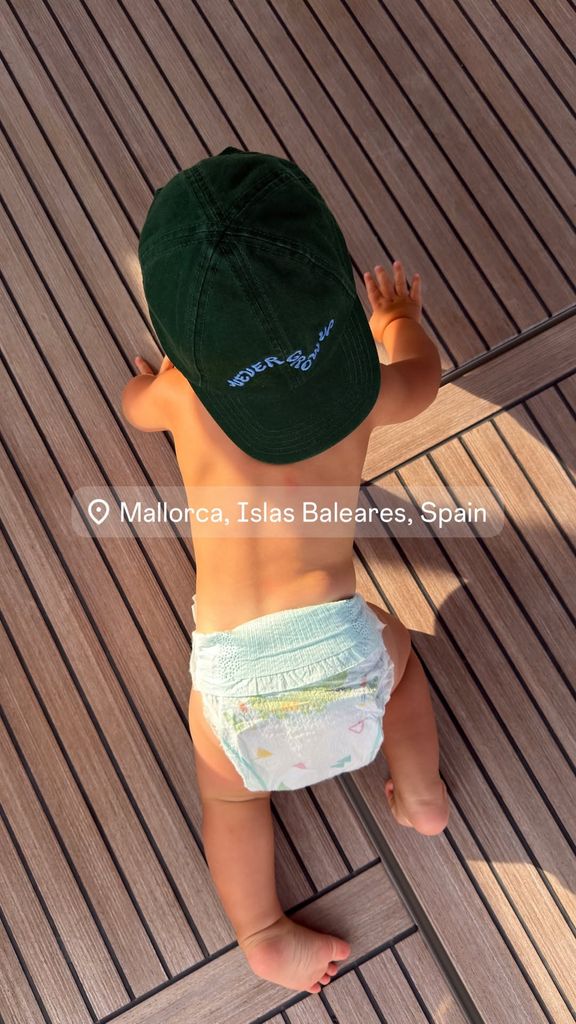 Pelayo, el hijo de Bea Gimeno y Nacho Aragón, por primera vez en Mallorca