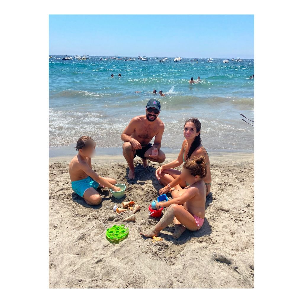 Elena Furiase y su familia, de vacaciones en Agua Amarga