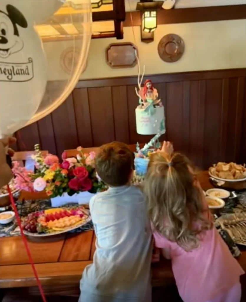 Archie y Lilibet vivieron un momento inolvidable en Disneyland el pasado mes de junio.