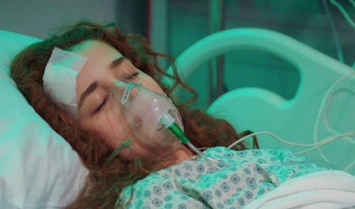 Leyla sufre una hemorragia cerebral y acaba falleciendo en 'Hermanos'
