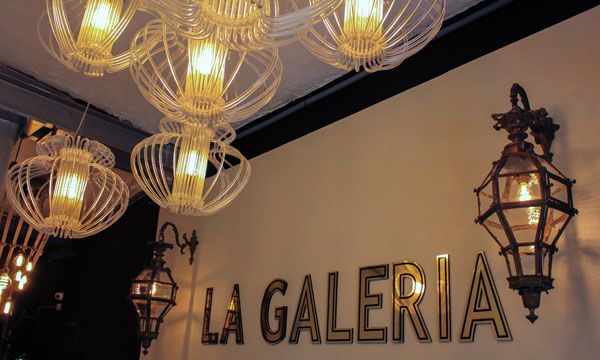 La Galería de San Joaquín y Santa Bárbara, en pleno barrio madrileño de Malasaña, es un nuevo espacio para la decoración y la moda de vanguardia, que se distingue por su originalidad y calidad.
