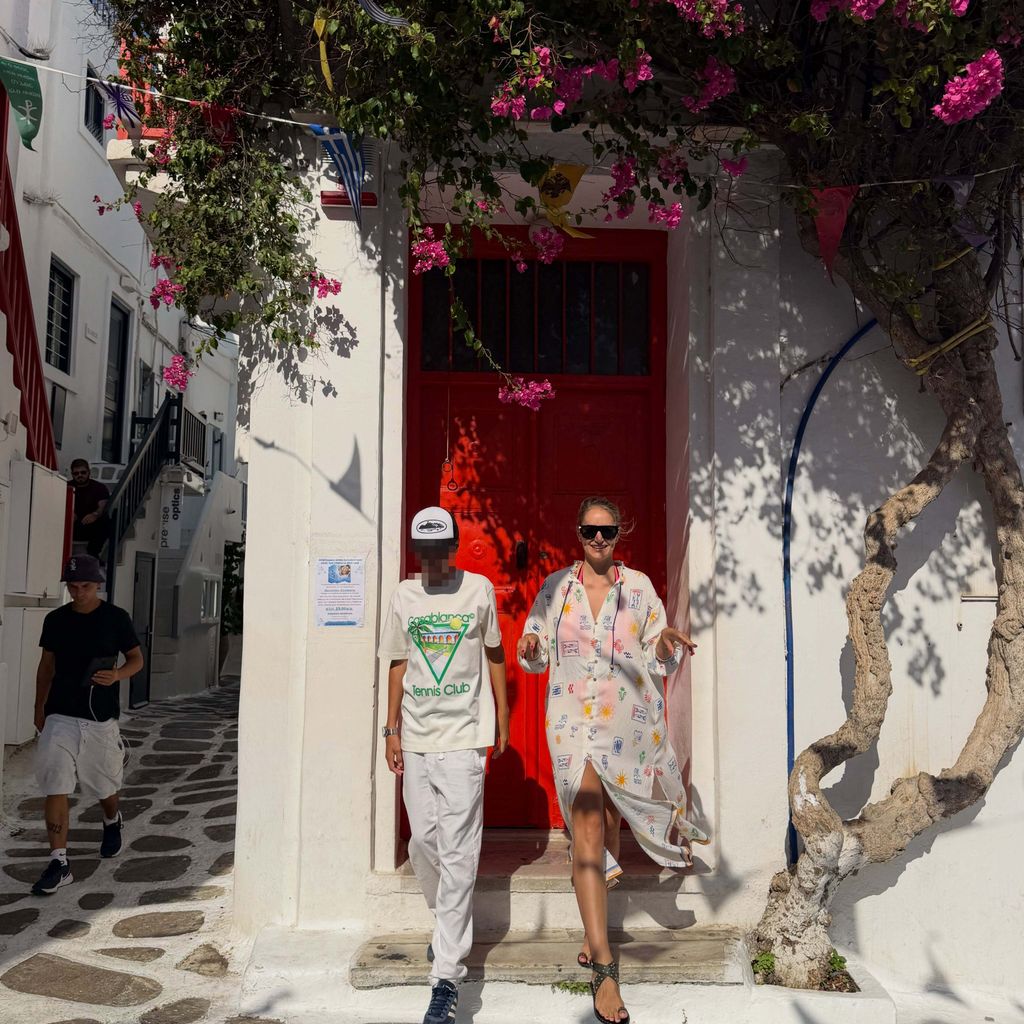 Alba y su hijo en Mikonos