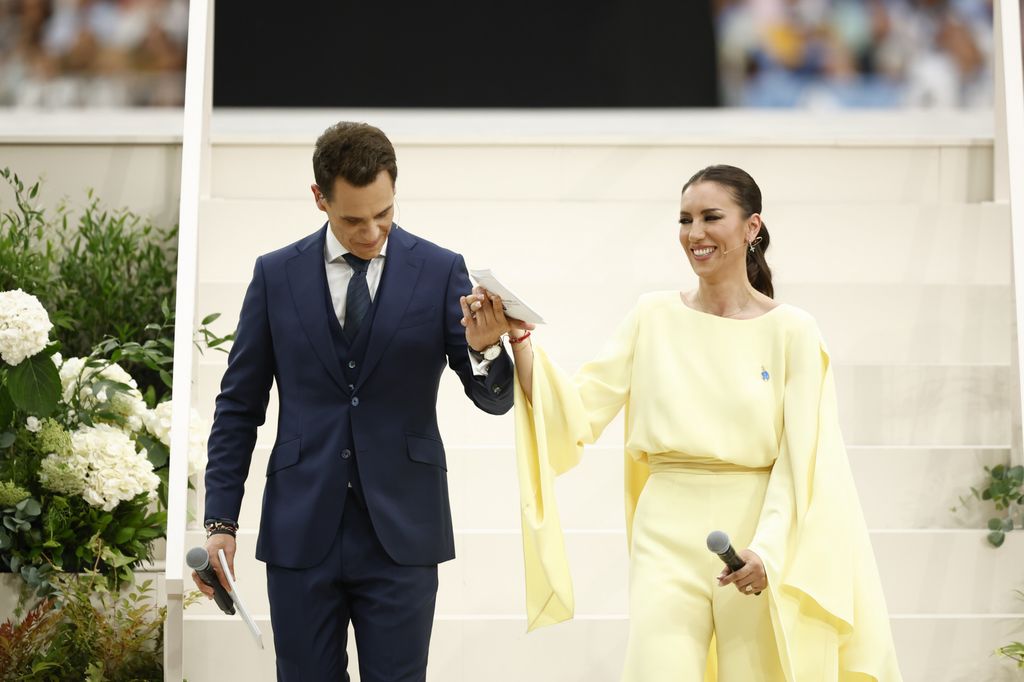 Christian Gálvez y Patricia Pardo, listos para presentar el encuentro en el Santiago Bernabéu