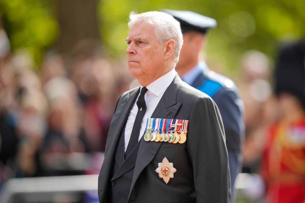 Andrés Mountbatten-Windsor ha sido despojado oficialmente de sus últimos honores por parte del rey Carlos III.