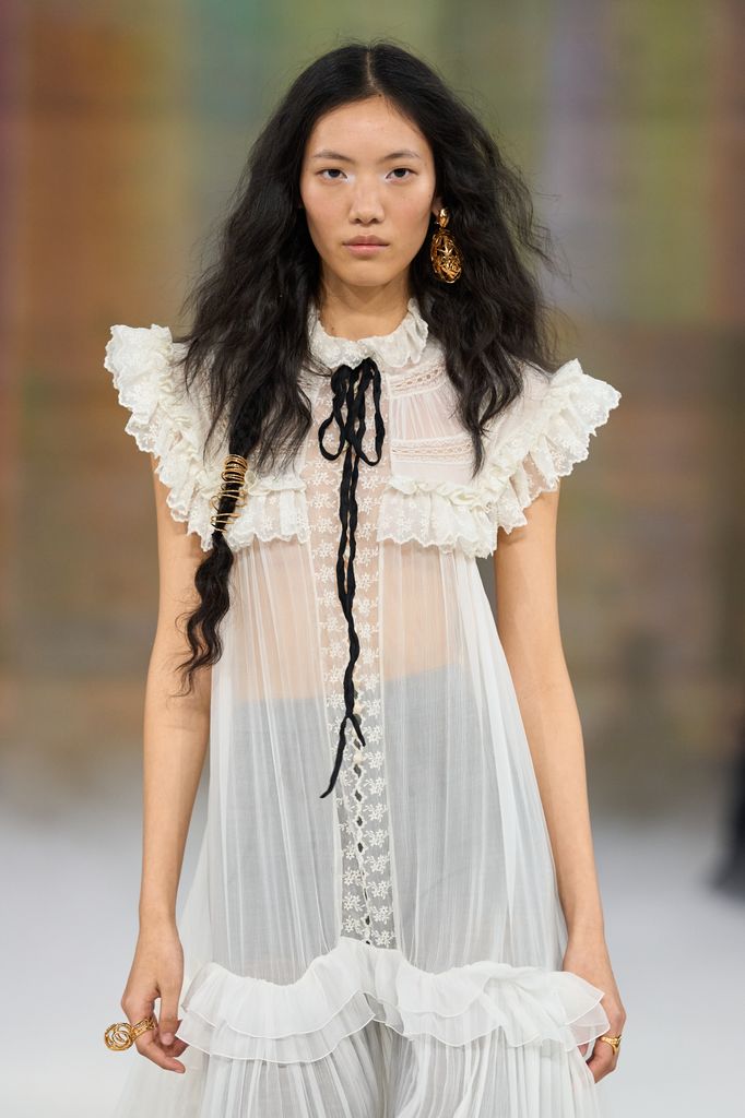 Hejia Li (Chloé Otoño/Invierno 2026-2027).