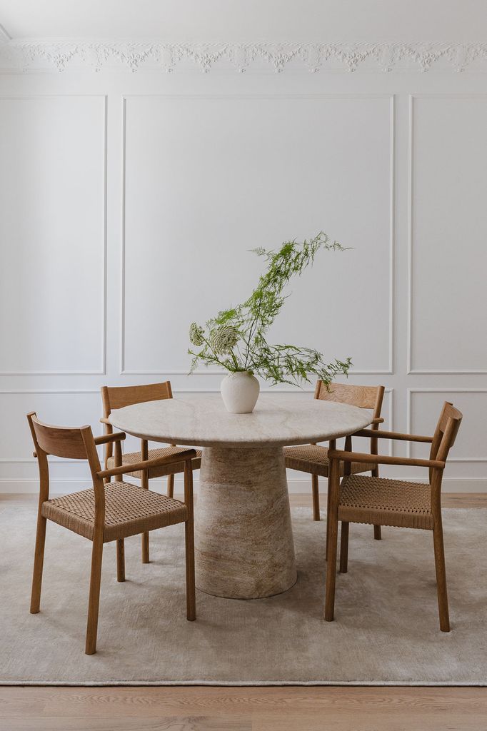 Mesa de comedor con sillas