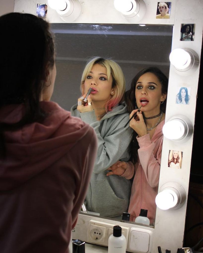 Anna Castillo y Macarena García preparándose para 'La Llamada'