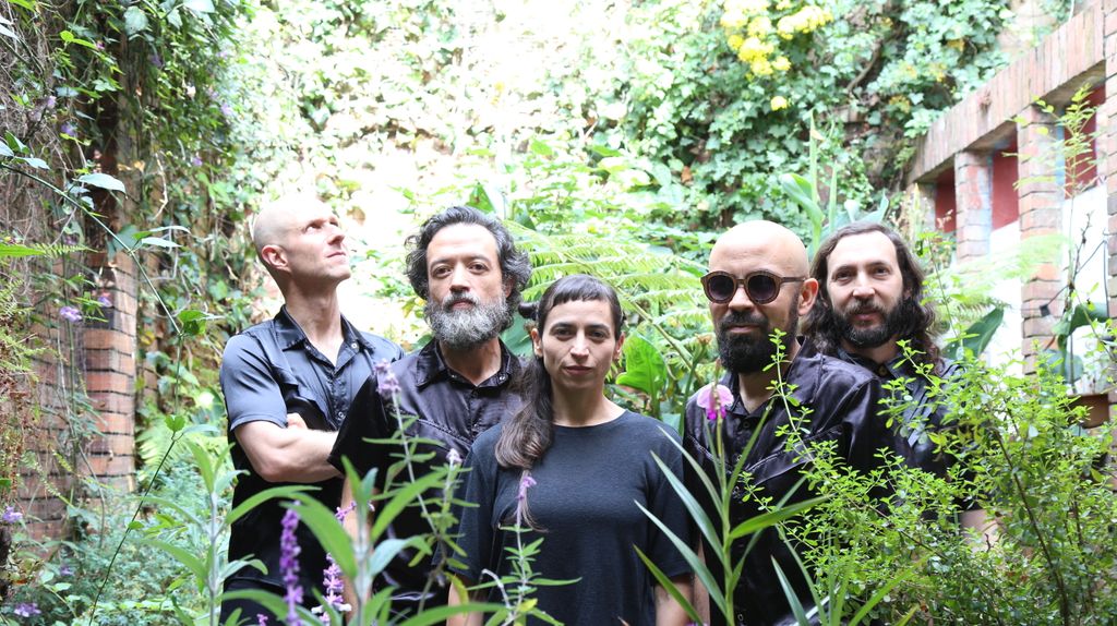 Meridian Brothers ha llevado a nuevos rumbos su experimentación musical con 'Mi Latinoamérica Sufre'.