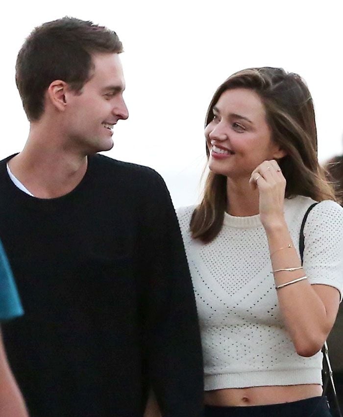 Miranda Kerr y Evan Spiegek se casan en una íntima ceremonia en el jardín de su casa