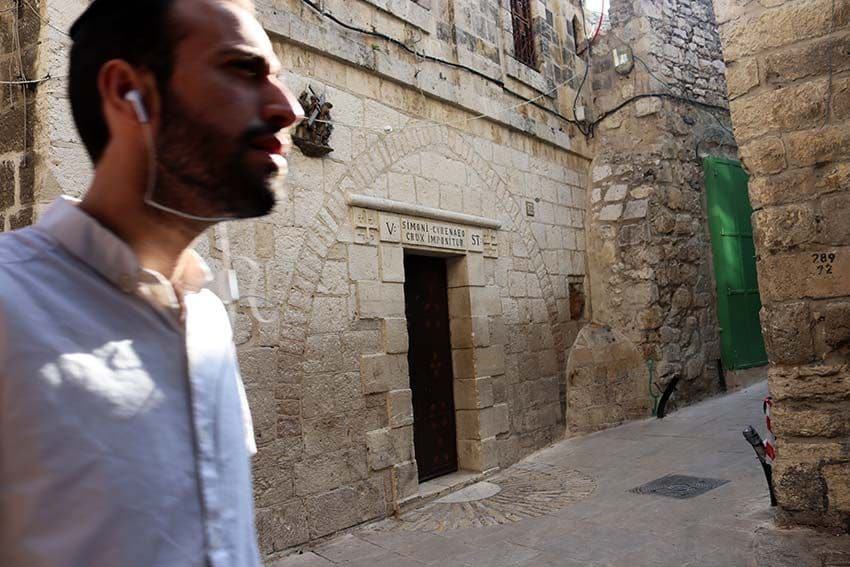 Vía Dolorosa en el barrio musulmán de Jerusalén