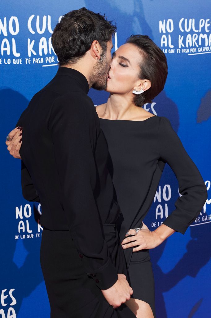 MADRID, SPAIN - NOVEMBER 08:  Spanish actors Alex Garcia and  Veronica Echegui attend 'No Culpes al Karma De lo Que Te Pasa Por Gilipollas' premiere at Callao cinema   on November 8, 2016 in Madrid, Spain.  (Photo by Carlos Alvarez/Getty Images)