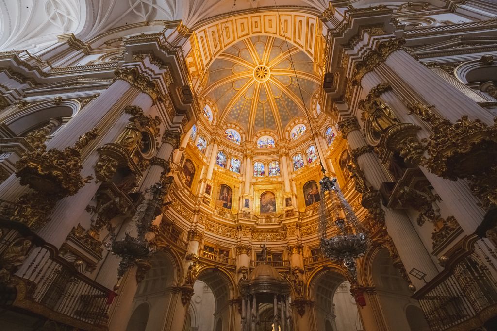 Una imagen del interior de la Catedral de Granada, situada en el corazón histórico de la ciudad