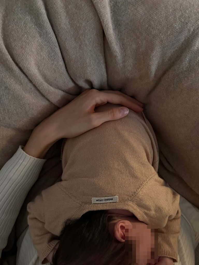 La modelo ha mostrado a sus seguidores un álbum fotográfico improvisado de sus primeras semanas como madre