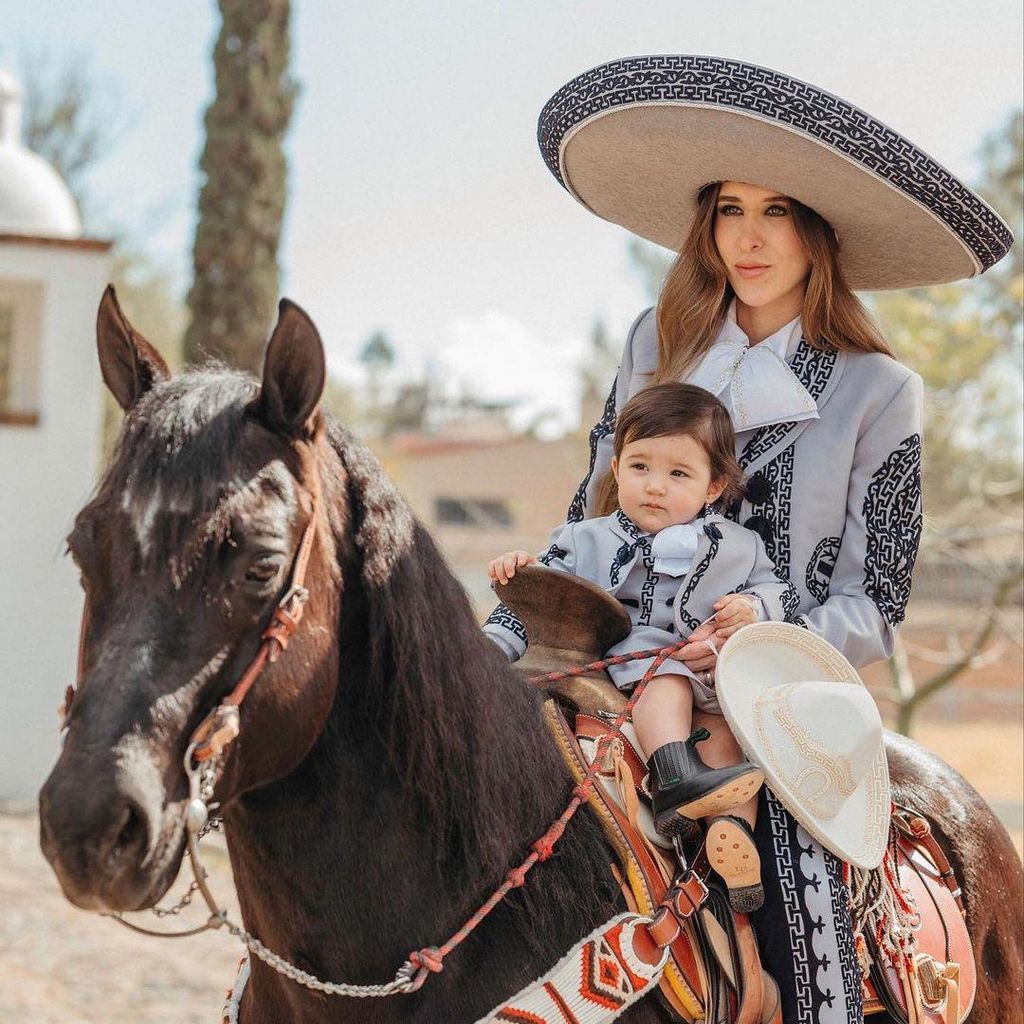 alex fern ndez su esposa alexia y su hija m a