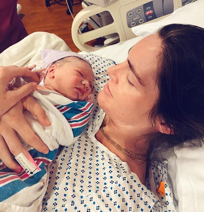Hilary Rhoda y su bebé