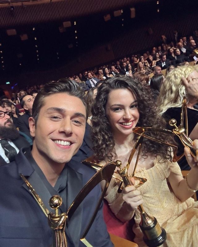 'Hermanos': Su Burcu Yazgi Coşkun y Onur Seyit Yaran han sido premiados por su papel en la serie como Mejor pareja de TV