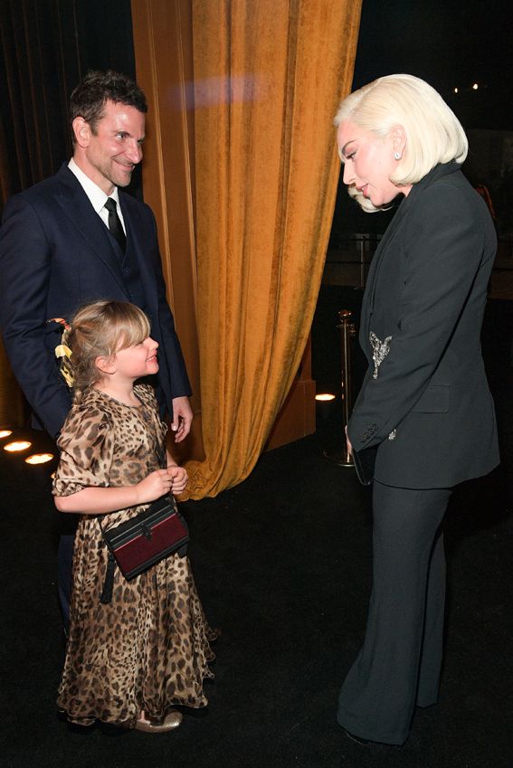Lady Gaga con la hija de Bradley Cooper