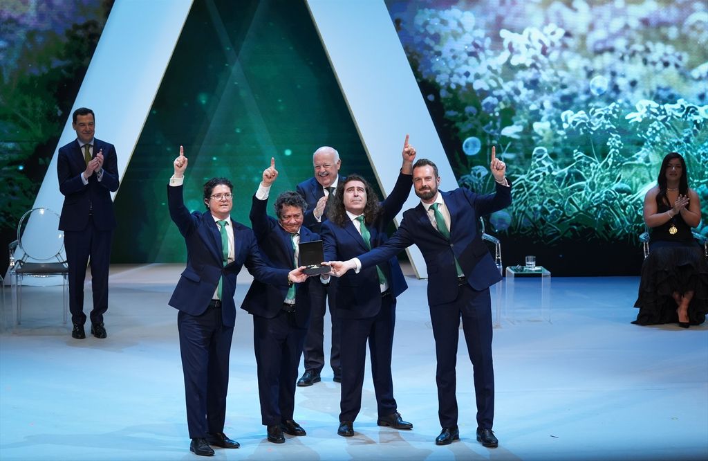 Medalla en las Artes para el grupo musical los Cantores de Híspalis