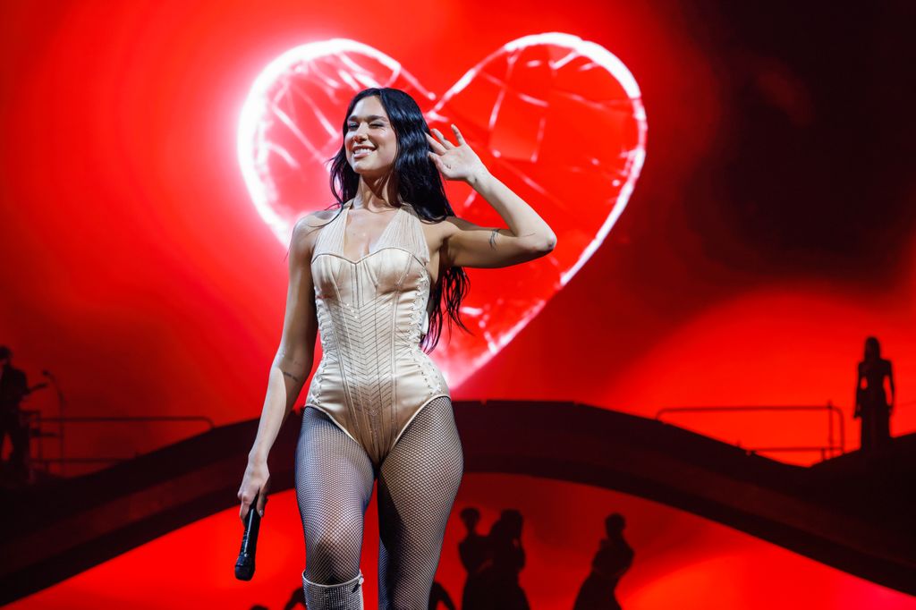 Dua Lipa deleitó a sus fans colombianos con lo mejor de su repertorio, y los dejó fascinados con su interpretación de 'Antología'