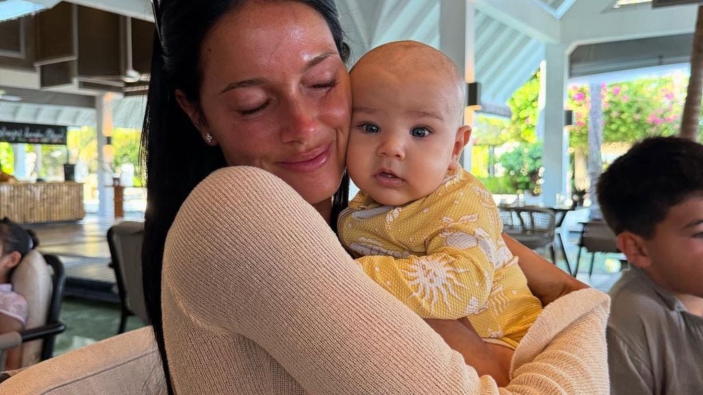 En su viaje a Maldivas Oriana Sabatini dejó ver su lado más tierno y maternal.