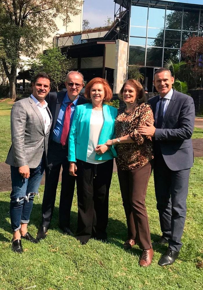 Alan Tacher, su mamá y sus hermanos