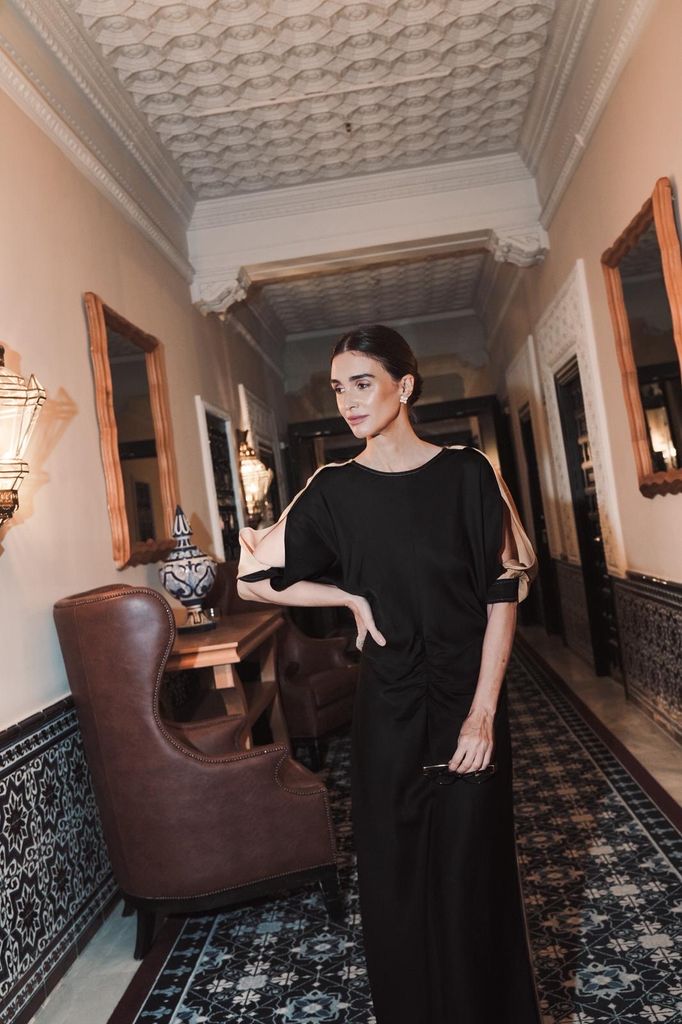 Paz Vega vestida de The IQ Collection para el Día de Andalucía 2026.