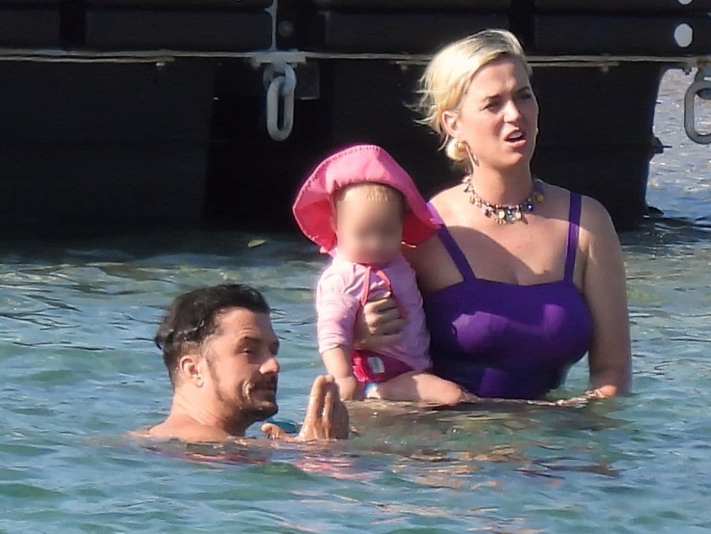 Katy Perry y Orlando Bloom con su hija Daisy Dove Bloom de vacaciones en Mikonos