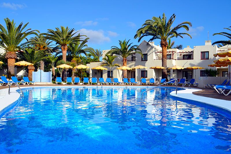 PLAZA-POOL-suite-atlantis-fuerteventura