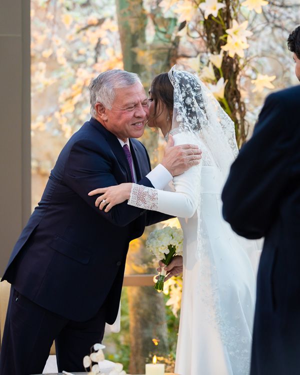 El rey Abdalá da dos besos a la Princesa