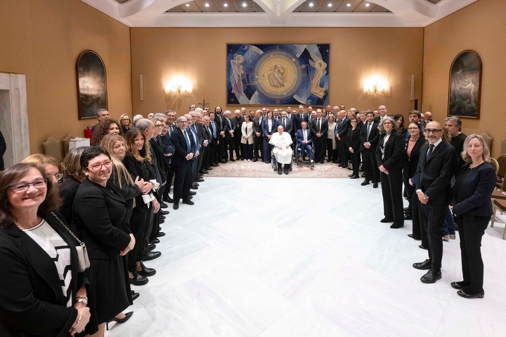 El Papa agradeció personalmente a cada uno de los médicos que estuvo al pendiente de su salud