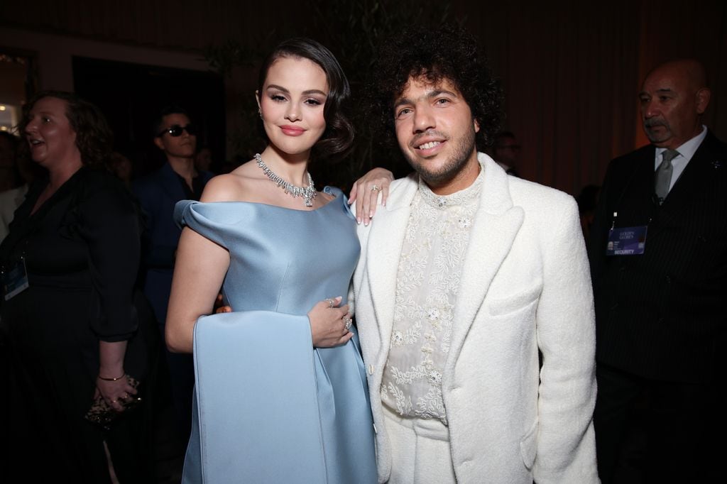 Selena Gomez y Benny Blanco en la 82a. edición de los Golden Globes en el Beverly Hilton Hotel en Los Ángeles, California 